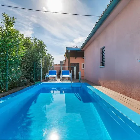 Nicely Decorated House Katarina By The Sea Дом отдыха Фажана