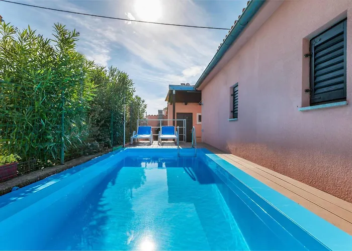 Nicely Decorated House Katarina By The Sea Дом отдыха Фажана